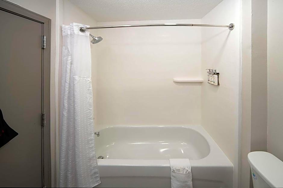 Holiday Inn Express Hotel & Suites Indianapolis - East By IHG