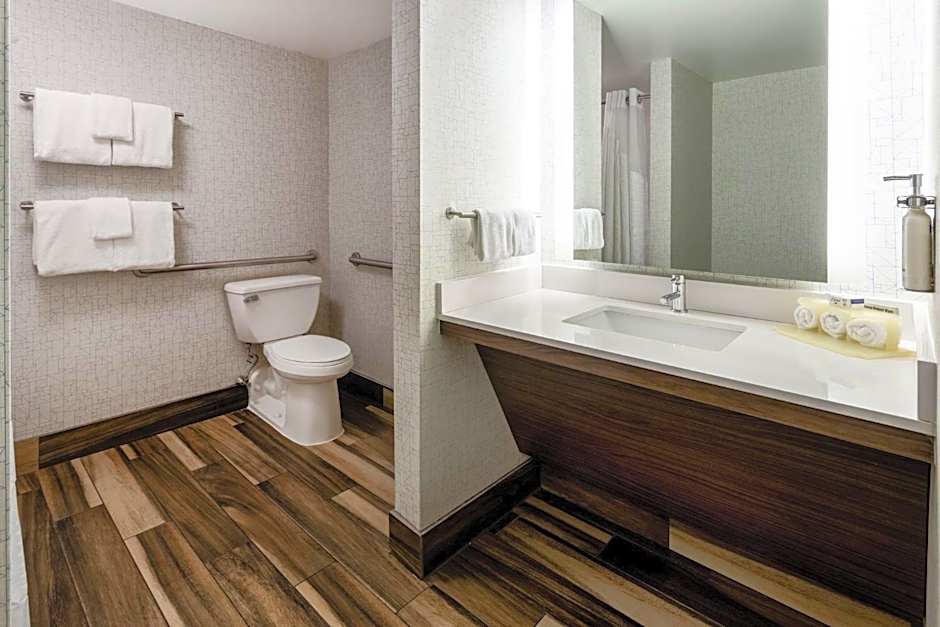 Holiday Inn Express & Suites Ft. Washington - Philadelphia By IHG