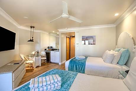 Deluxe Double Room with Two Double Beds- City View