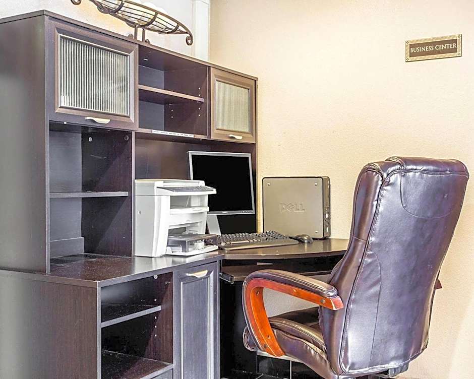 Quality Inn & Suites Coliseum