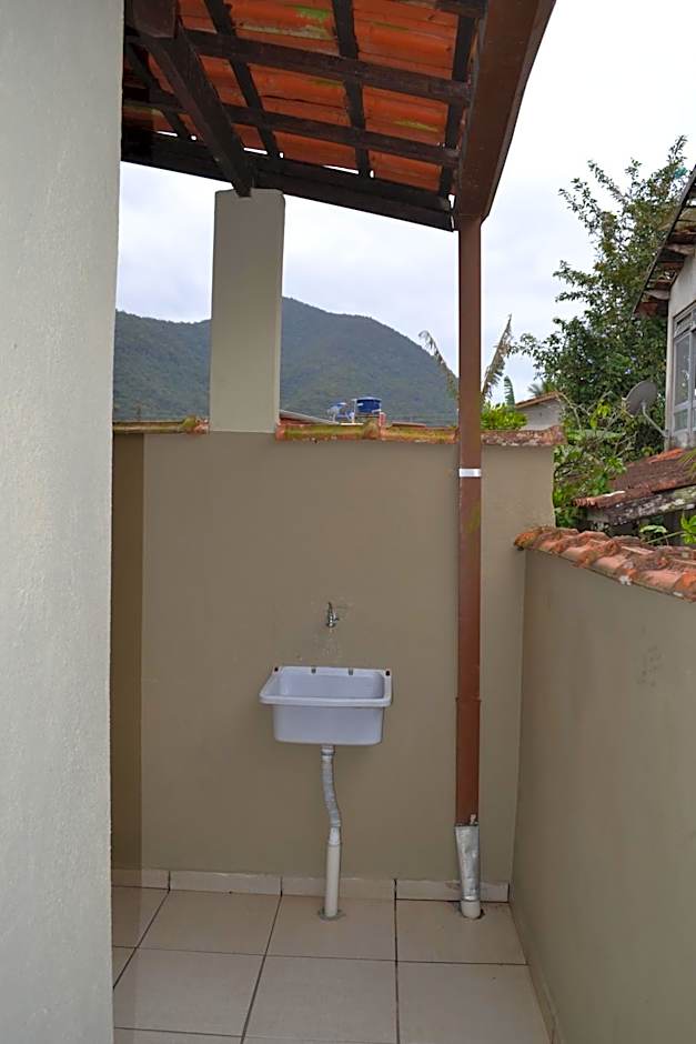 Casas em Condomínio próximo da praia com 2 dormitórios, churrasqueira e 3 vagas de garagem