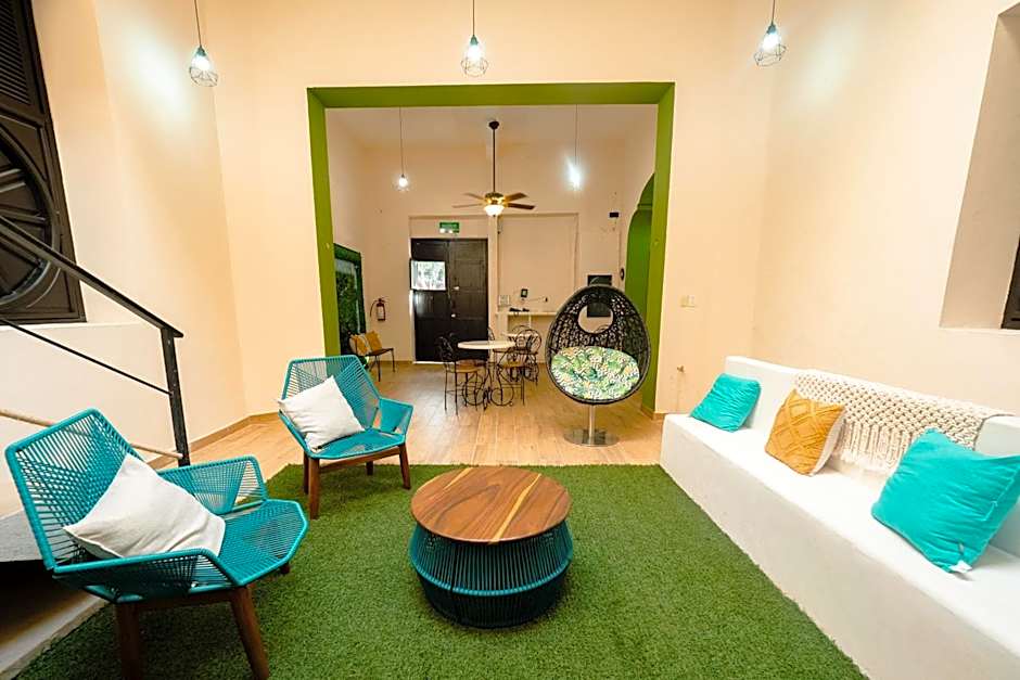 Nido Colibrí - Private Rooms and hostel Dorms in Remate de Paseo Montejo