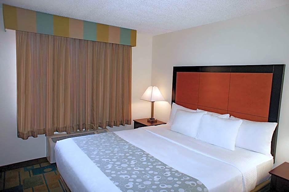 La Quinta Inn & Suites by Wyndham St. Pete-Clearwater Airport