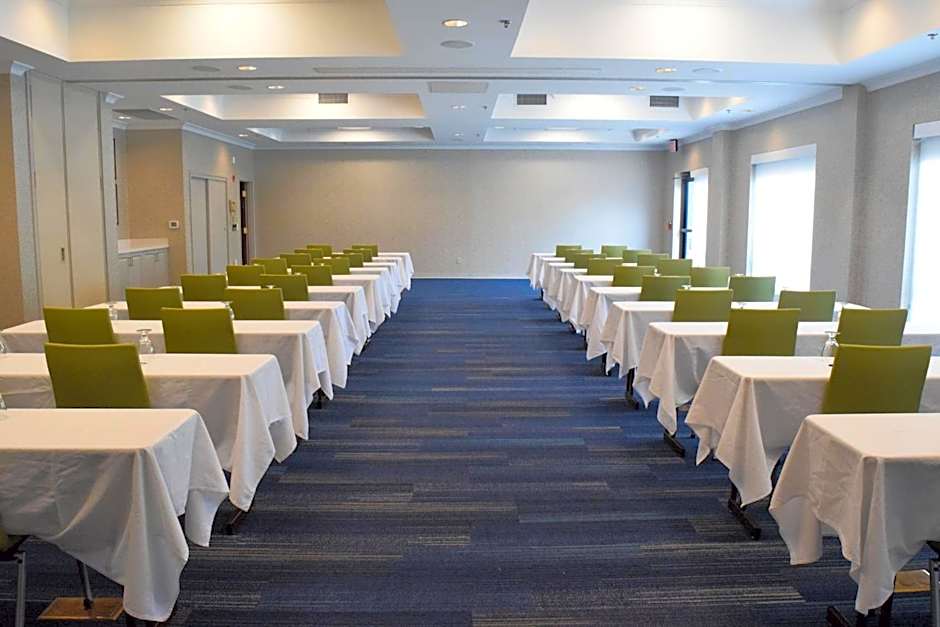Holiday Inn Express Hotel & Suites Rochester Webster By IHG