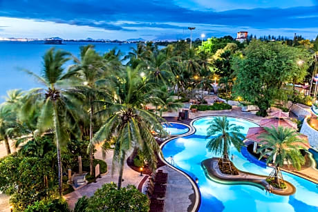 Cholchan Pattaya Beach Resort (SHA Extra Plus)