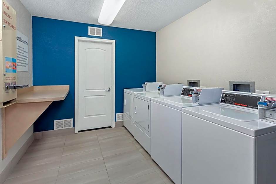 Holiday Inn Express Hotel & Suites Chicago-Algonquin By IHG