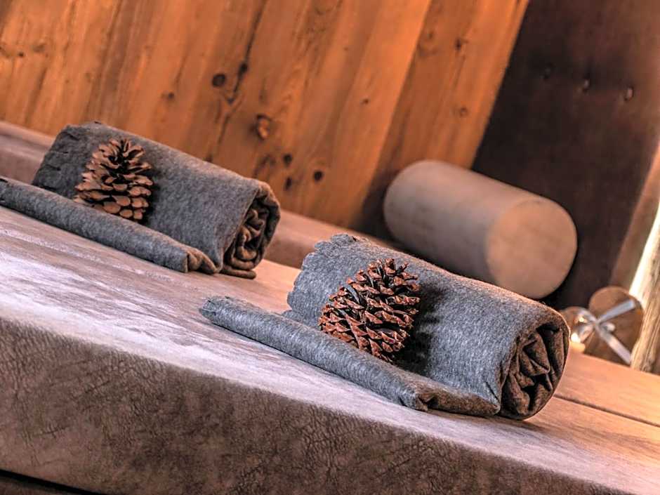 The Laurin Small & Charming