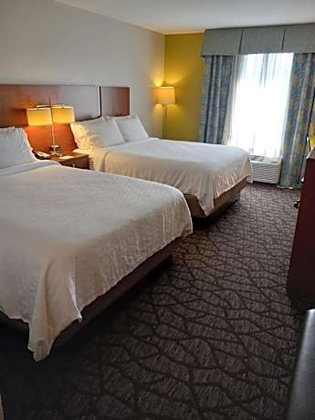 Queen Room with Two Queen Beds - Disability Access Hearing Accessible - Roll-In Shower