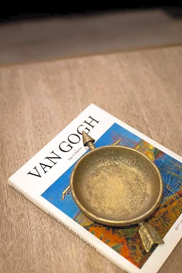 Palms Little Italy Studio with full bathroom by Denstays