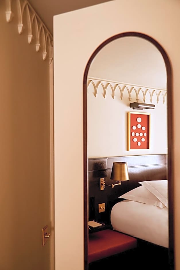 Grand Hotel Bellevue London