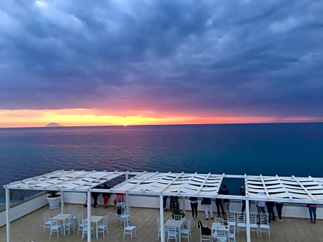 Double Room with Balcony and Sea View