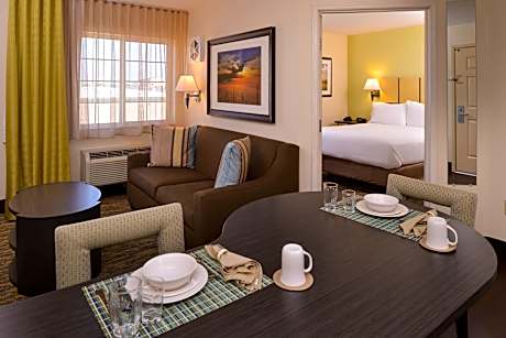 1 Queen Bed One Bedroom Suite