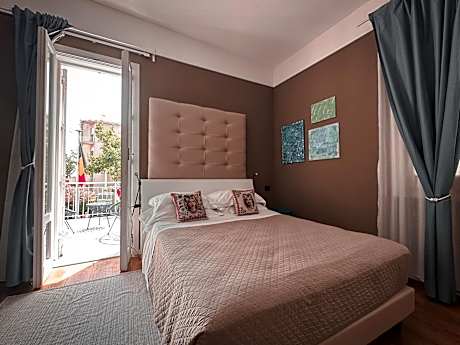 Deluxe Double Room with Balcony and Sea View