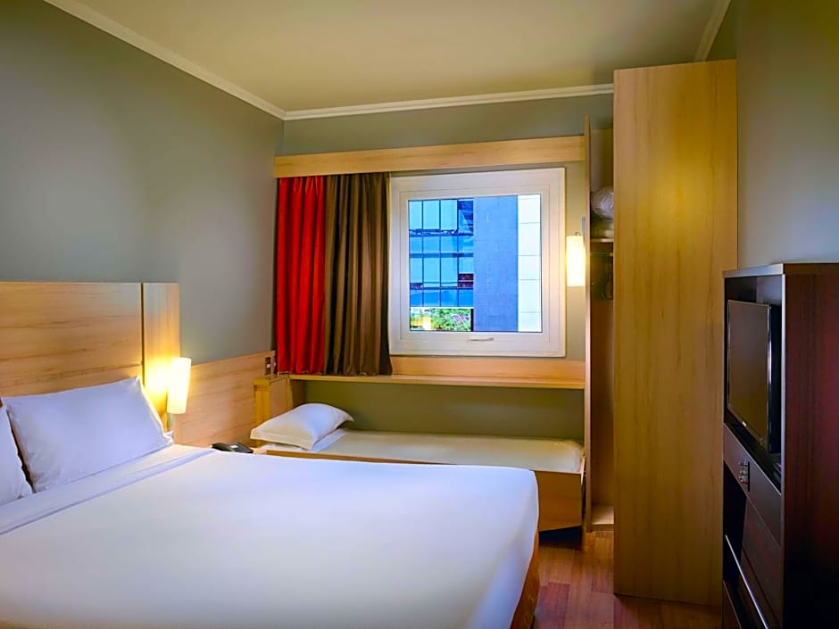 Ibis Santiago Providencia