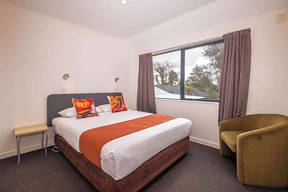 298 Westside Motor Lodge