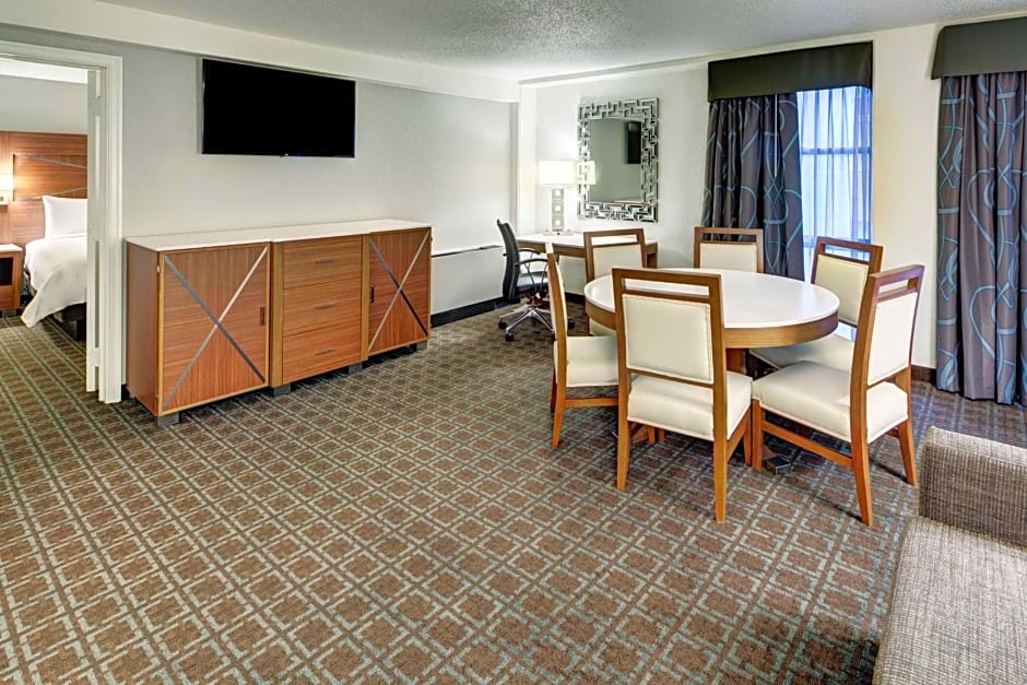 DoubleTree by Hilton Milwaukee Downtown