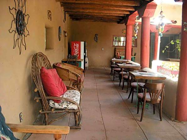 El Pueblo Lodge