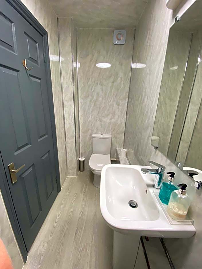 Hollybush Guest House