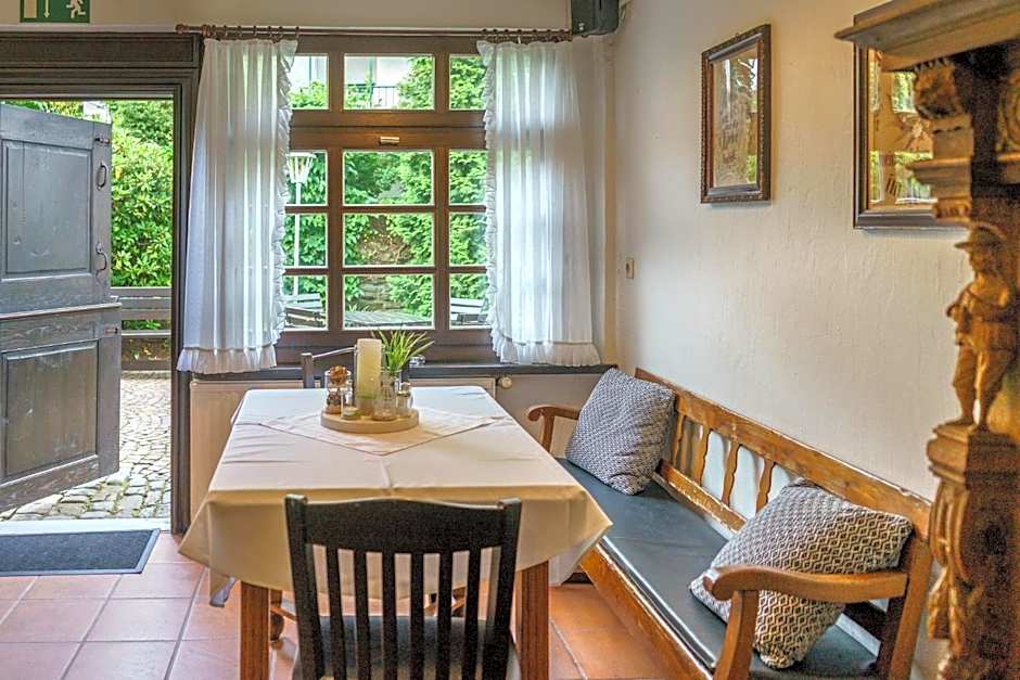 Hotel zur Post Dabringhausen - Quiet Business Hotel near Cologne and Dusseldorf Trade Fairs