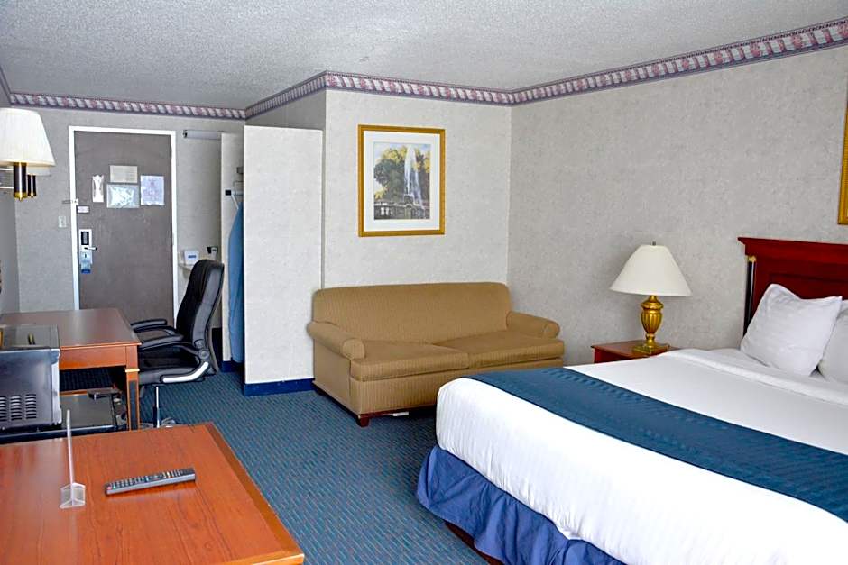 Travelodge by Wyndham Milwaukee