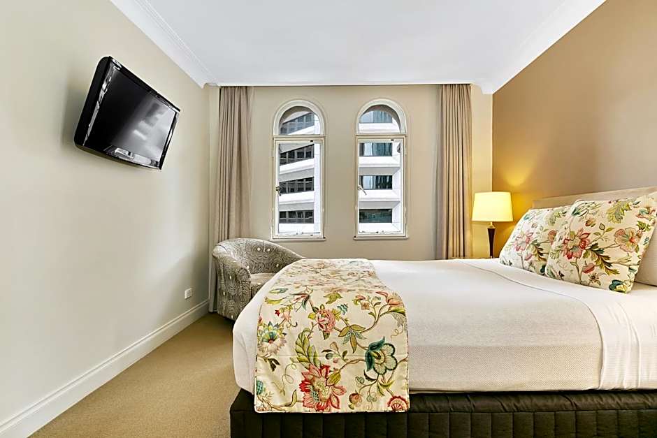 Manor Apartment Hotel