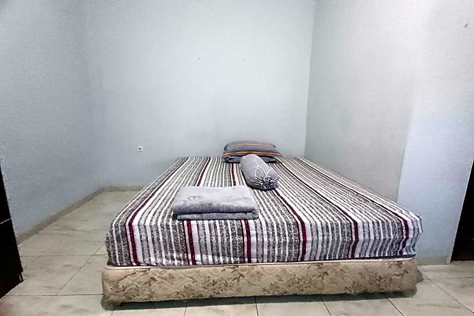 OYO 92806 Penginapan Geby Syariah