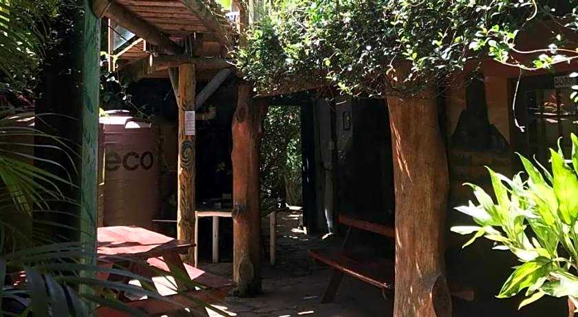 Mantis and Moon Backpackers and Surf Hostel