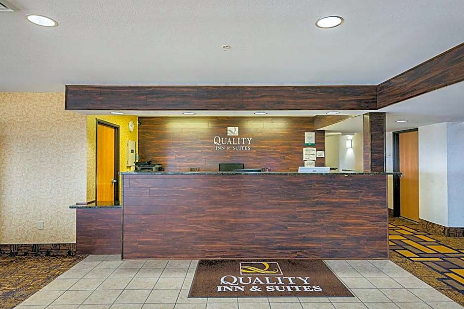 Quality Inn & Suites Belmont - Platteville