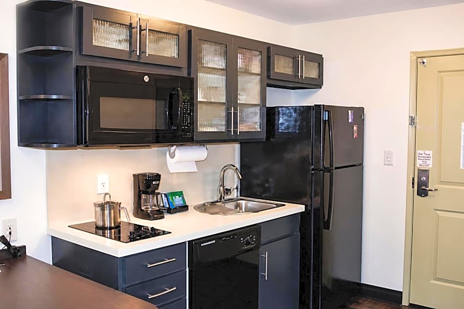 Candlewood Suites Pearl By IHG
