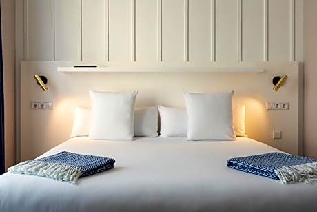 Ramirez Flats Valencia