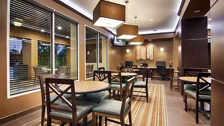 Best Western Plus Seawall Inn & Suites By The Beach