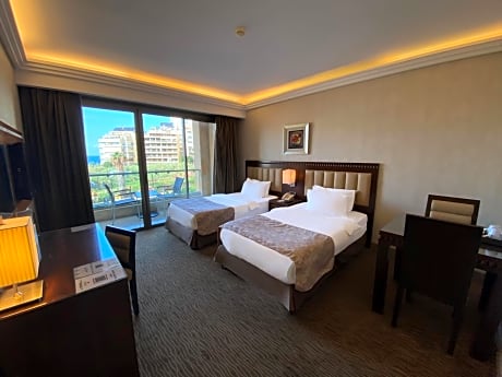 Deluxe Room Twin Bed Sea View with Balcony 