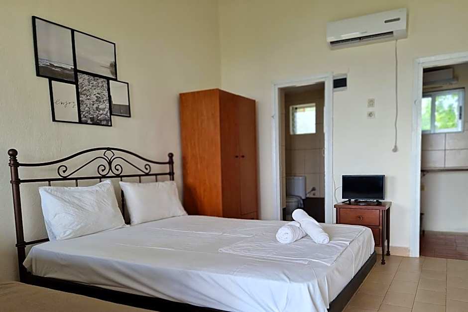 On the wave studios Spitakia sto kyma