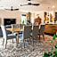 Entertainer's Paradise! Child =& pet friendly Pool spa, movie room - close to Australia Zoo