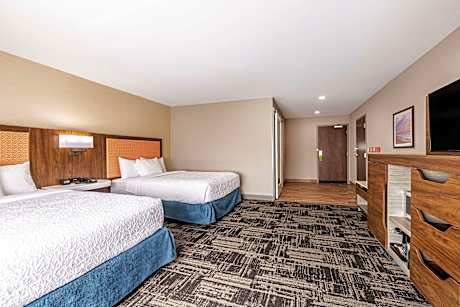 2 Queens Mobility/Hearing Access Tub Nosmok