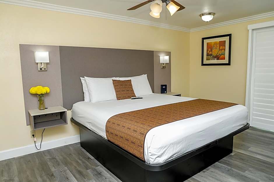 Silver Surf Motel