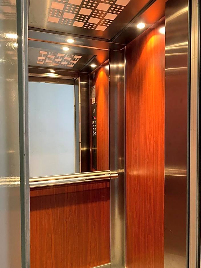 City Plaza Apartments & Rooms