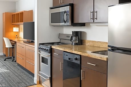 Suite, 1 Queen Bed with Sofa bed (1 Queen Bed and 1 Double Sofa Bed)