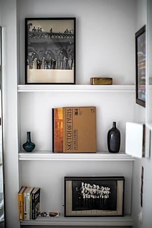 Room, 1 King Bed (Pigalle 21) (1 King Bed)