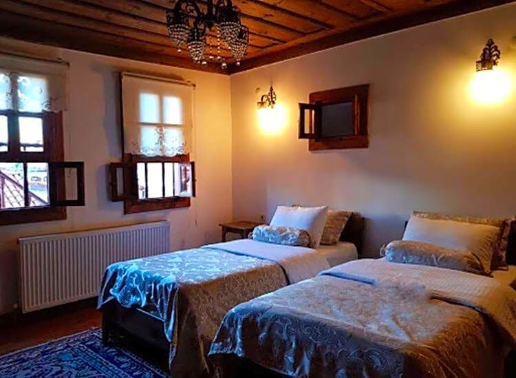 KARAÜZÜMLER KONAĞI