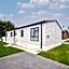 Primrose Lodge with Hot Tub