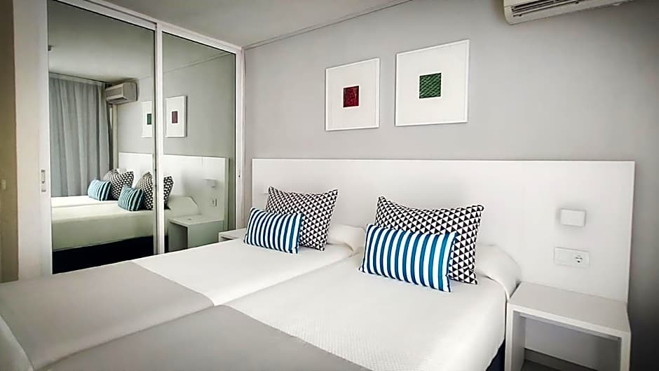 Hotel Blue Sea Lagos de Cesar