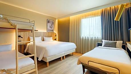 Standard Room - 1 Queen Bed 3 Bunk Beds