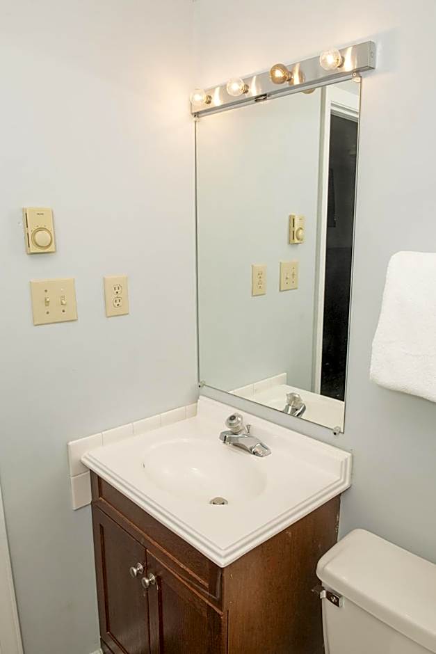 Stroll to Slopes, Village Area, Ski in-out MtLodge 343