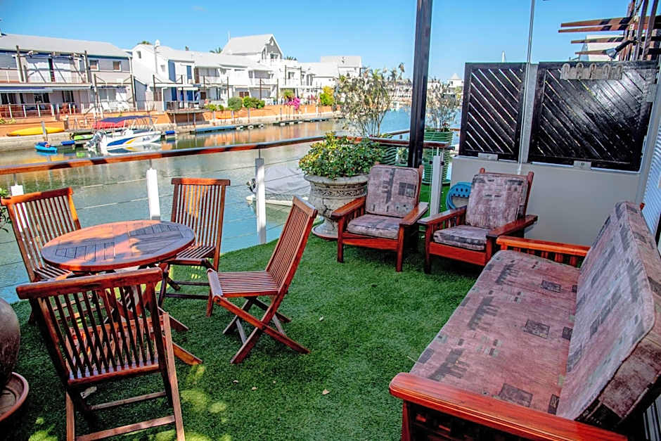WATERFRONT 2 BR Home with mooring at Knysna Quays - life on the water