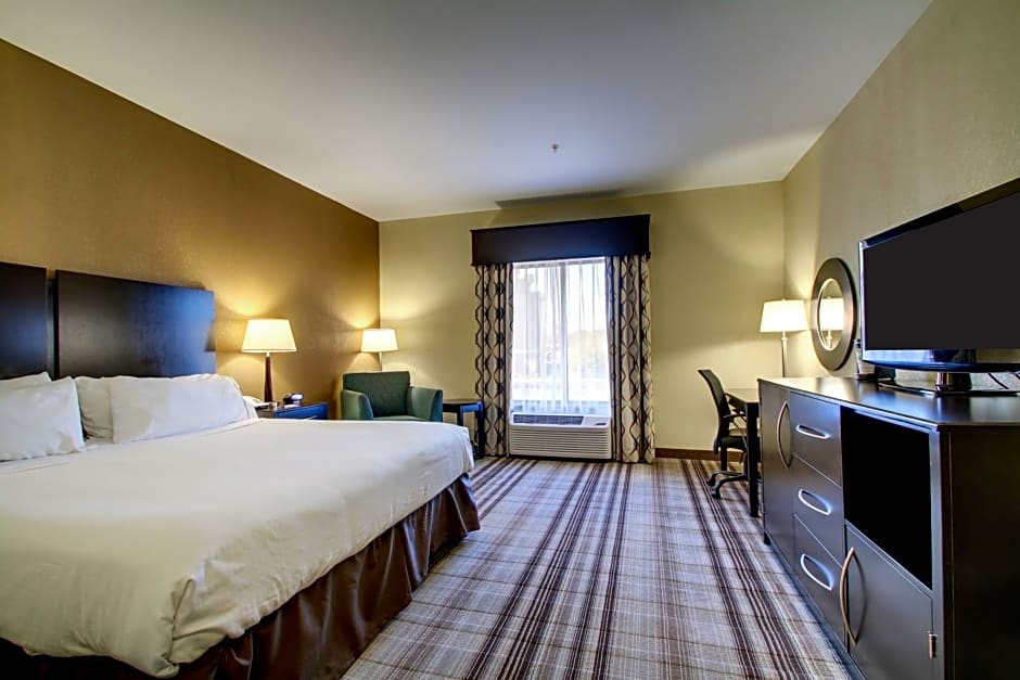 Holiday Inn Express and Suites Natchez South