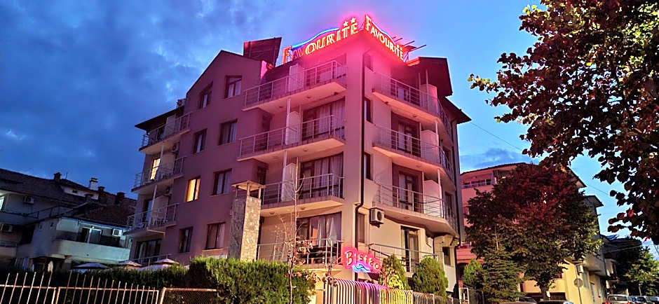 Family Hotel Favourite – Obzor, WY