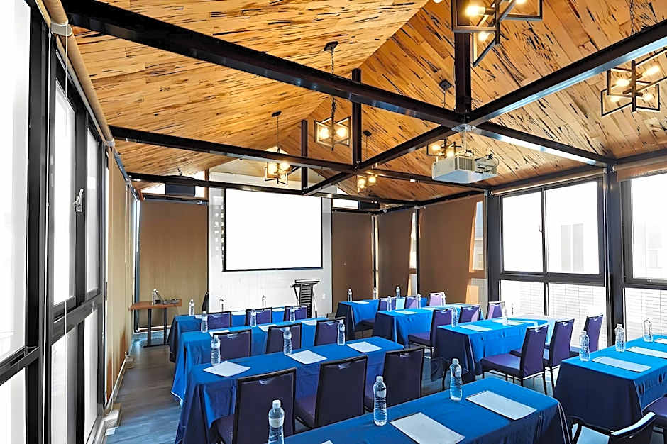 Lan Kwai Fong Garden Hotel 