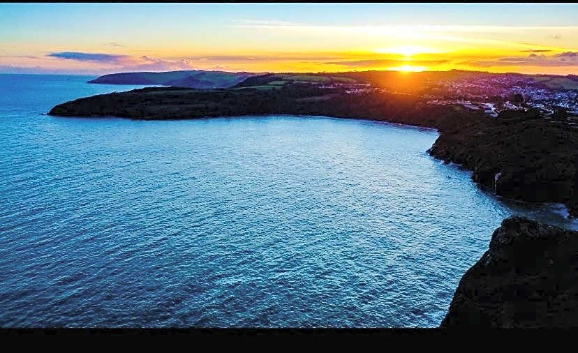 B3 Sunny Tides