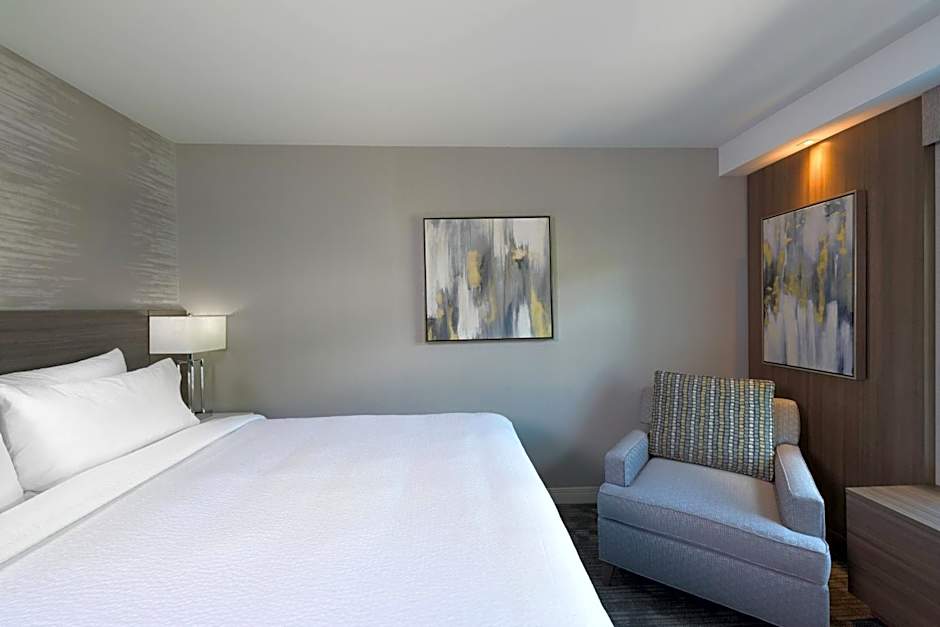 Courtyard by Marriott Edgewater NYC Area